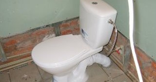 Установка приставного унитаза в Острогожске - монтаж и подключение, СантехДомСтг от 5192 рублей